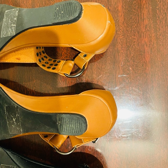 Varieties of SANDALS 👡 price is for one pair!!! - Picture 7 of 14